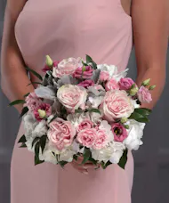 Bridesmaid Classic Pink Hand-Tie Bouquet