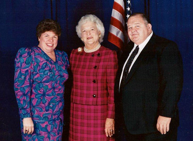 Larry and Jane Carithers in a posed photograph with Barbara Bush